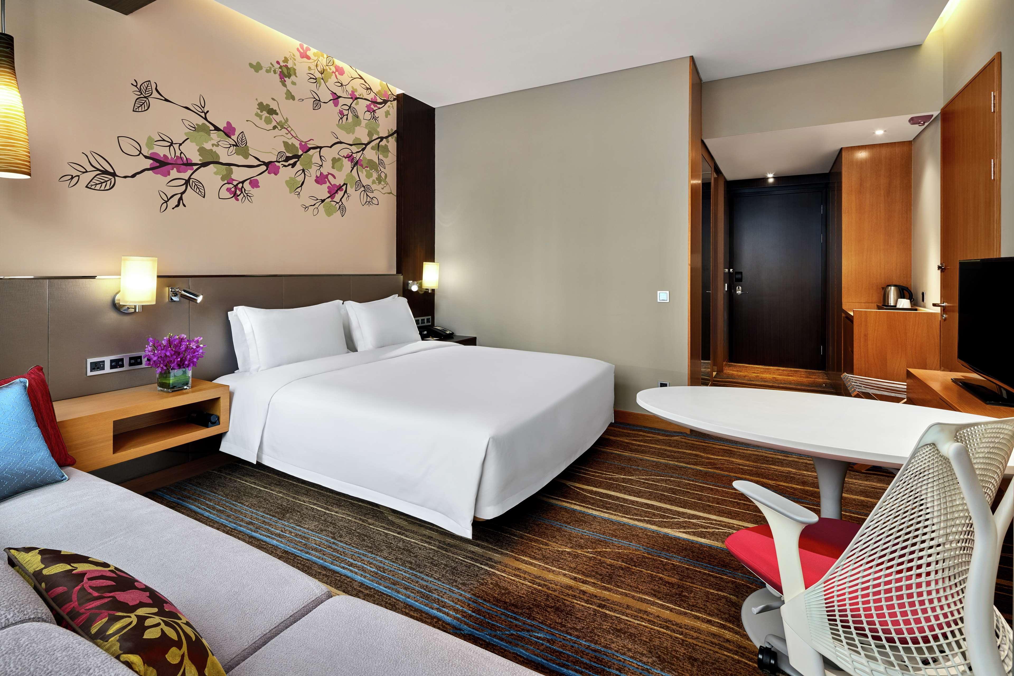 Hilton Garden Inn Shenzhen Bao'An Exterior photo